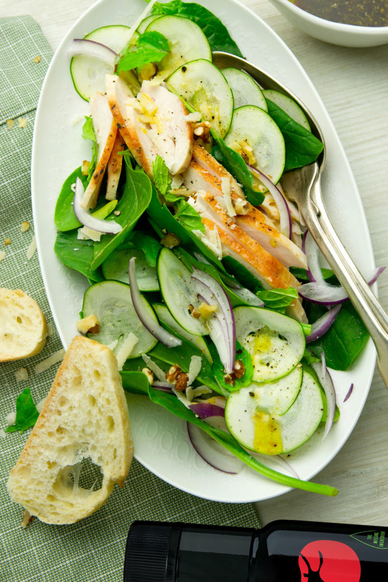 Teaser Zucchini-Hähnchen­brustsalat