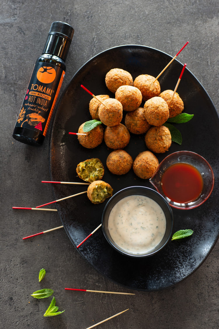 Kichererbsen­falafel und Kreuzkümmel-Minze-Joghurt : TOMAMI®