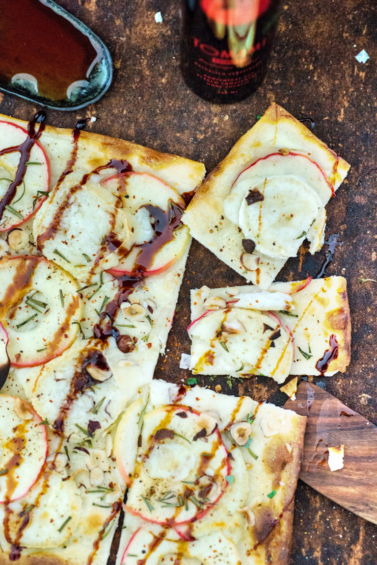 Teaser Apple tart with goat’s cheese and Tomami Drip Painting