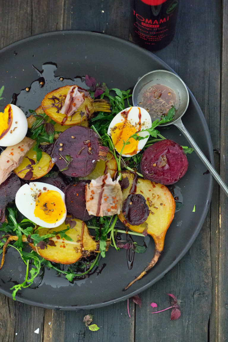 Teaser Beet salad with Tomami and mackerel