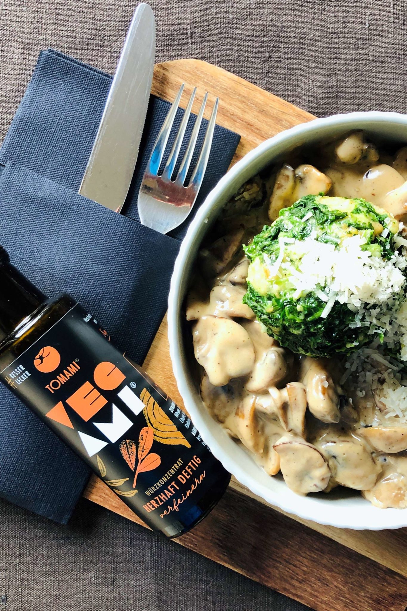 Spinatknödel mit Waldpilzsauce und Vegami : TOMAMI®