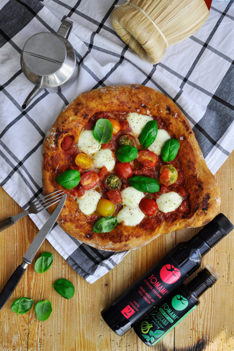 Teaser Pizza Margherita mit Tomaten­wasserteig