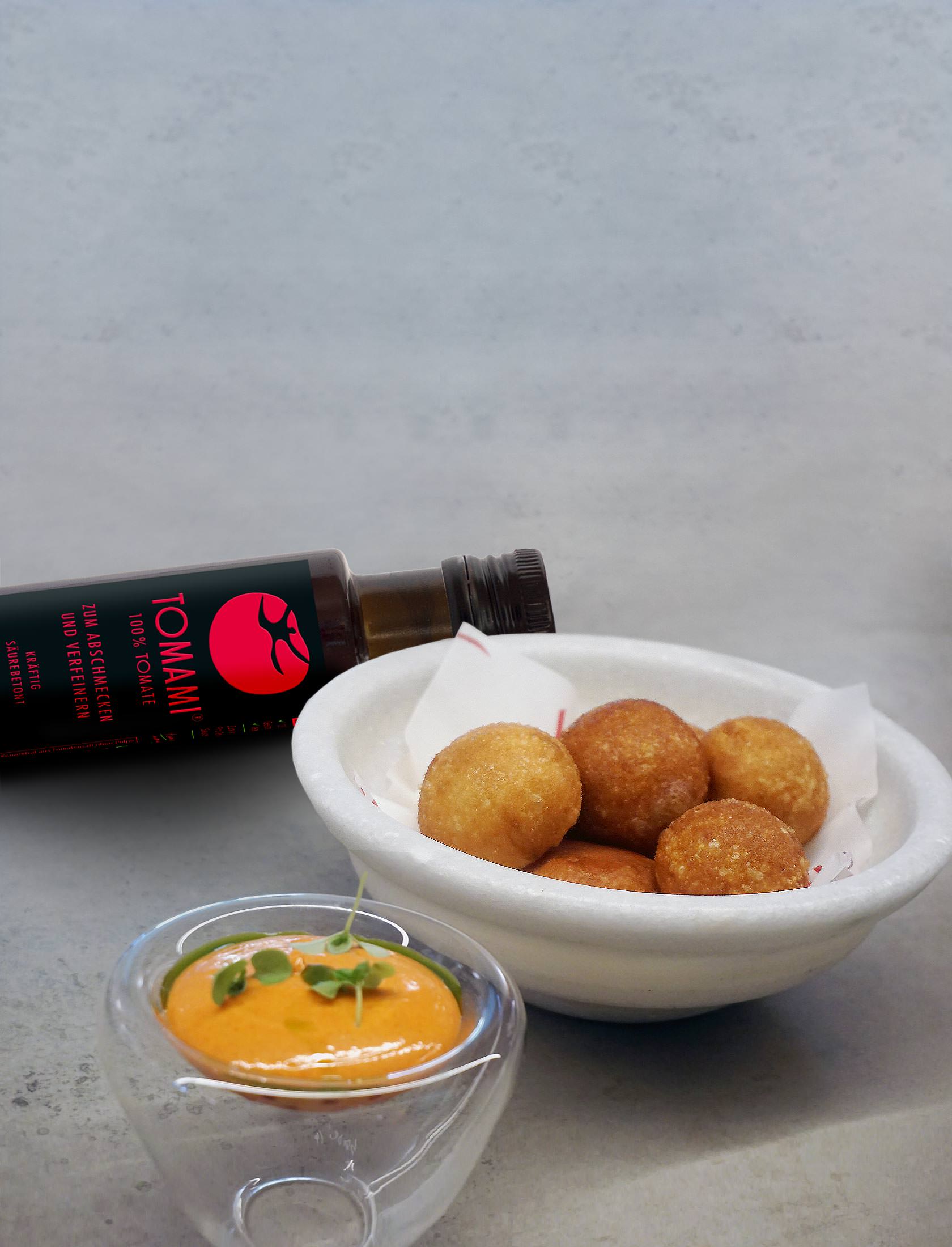 Frittierte Germ­knödel mit Chorizo und Pimenton­majonaise