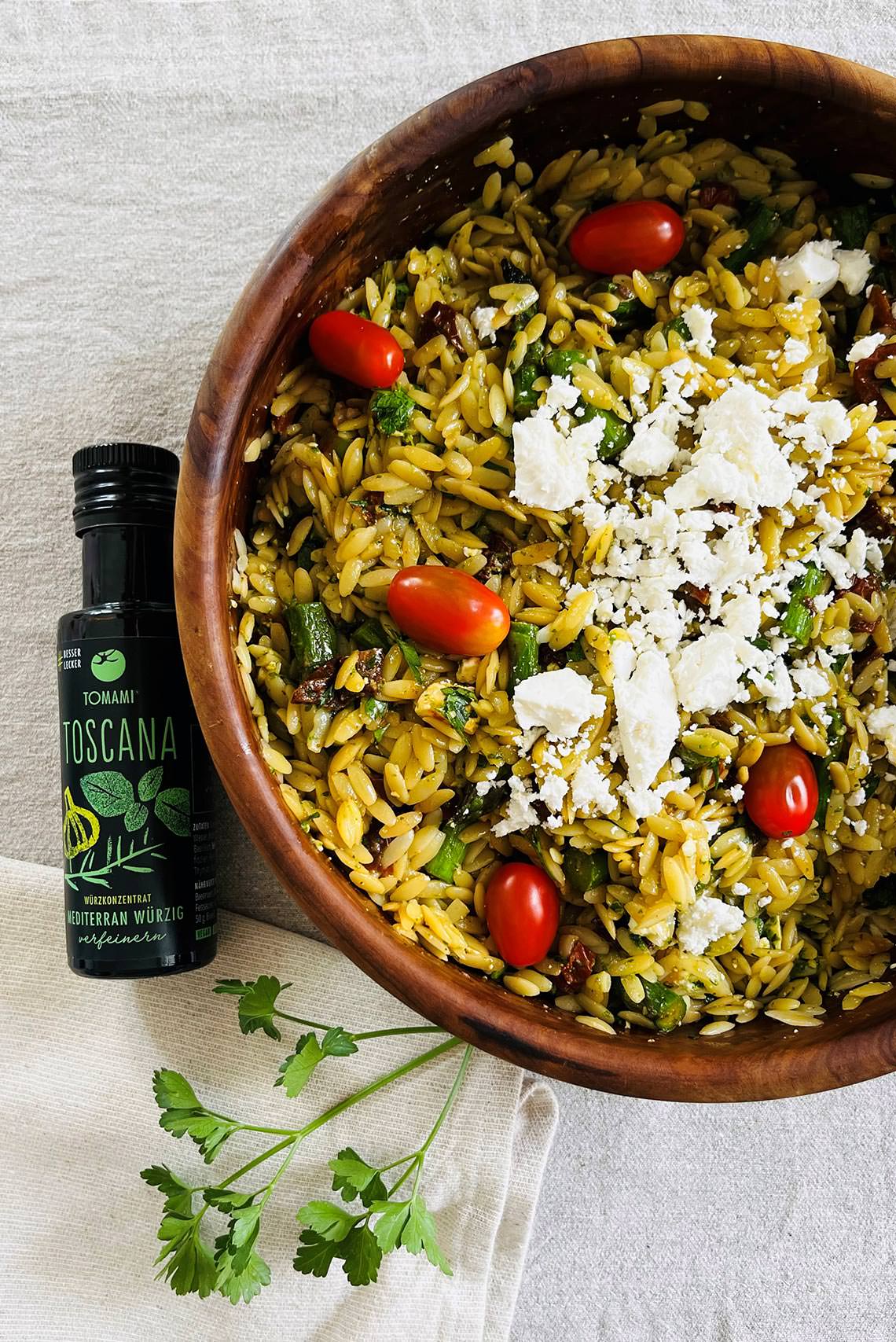 Spargel-Orzo-Salat und TOMAMI Toscana 90 ml