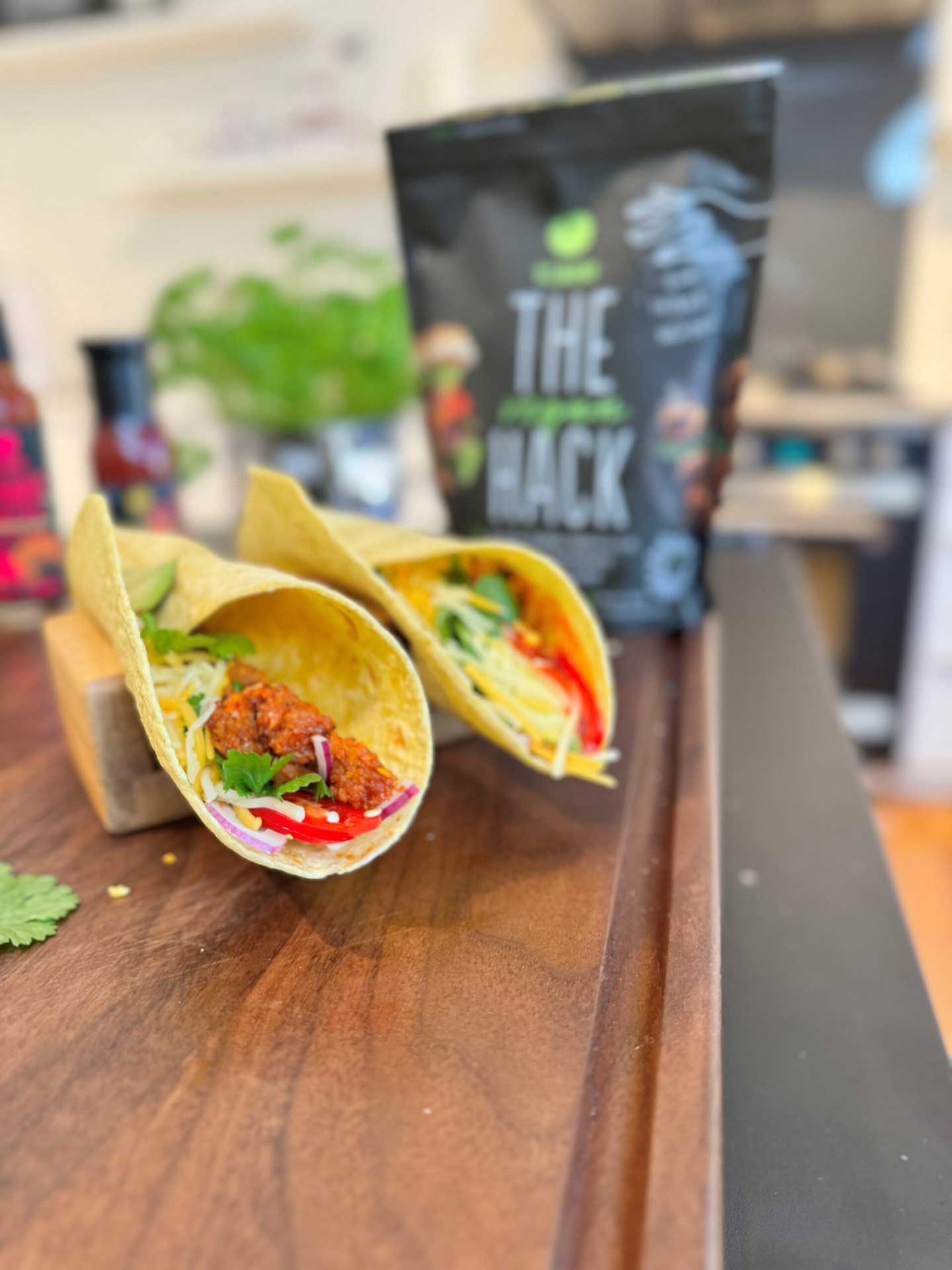 TOMAMI Schnelle Nummer – Taco TOMAMI Schnelle Nummer – Taco mit TOMAMI Vegan Hack, CHILI+MANGO und CHILI+INGWER