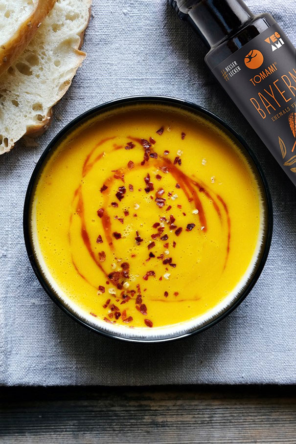 Vegane Kürbissuppe mit TOMAMI Bayern und Hot India